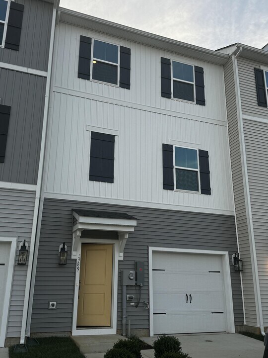 389 Truth Way in Martinsburg, WV - Building Photo