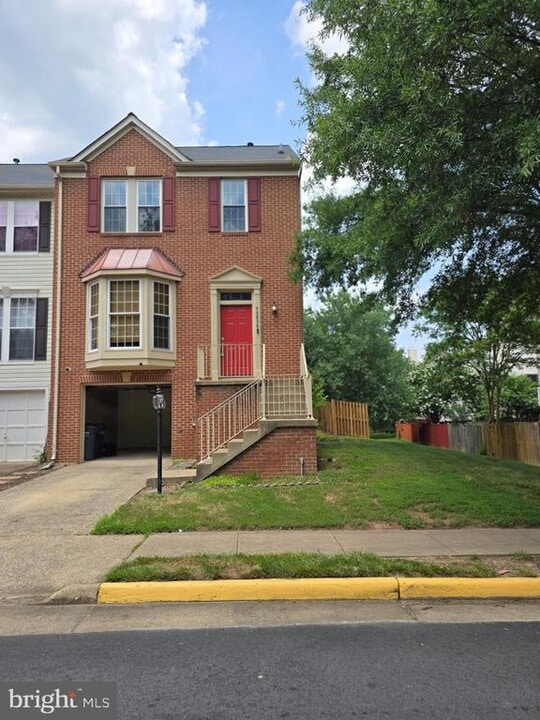 46838 Graham Cove Square in Sterling, VA - Building Photo