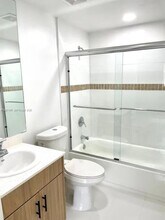 4041 N Pine Island Rd in Sunrise, FL - Building Photo - Building Photo