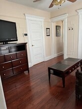457 Front St, Unit second floor in Hempstead, NY - Foto de edificio - Building Photo