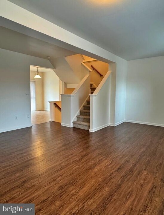 1160 Blue Bird Ln in York, PA - Building Photo