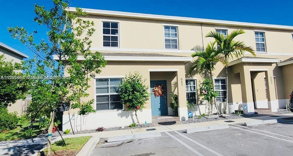 557 NE 5th Pl in Florida City, FL - Building Photo