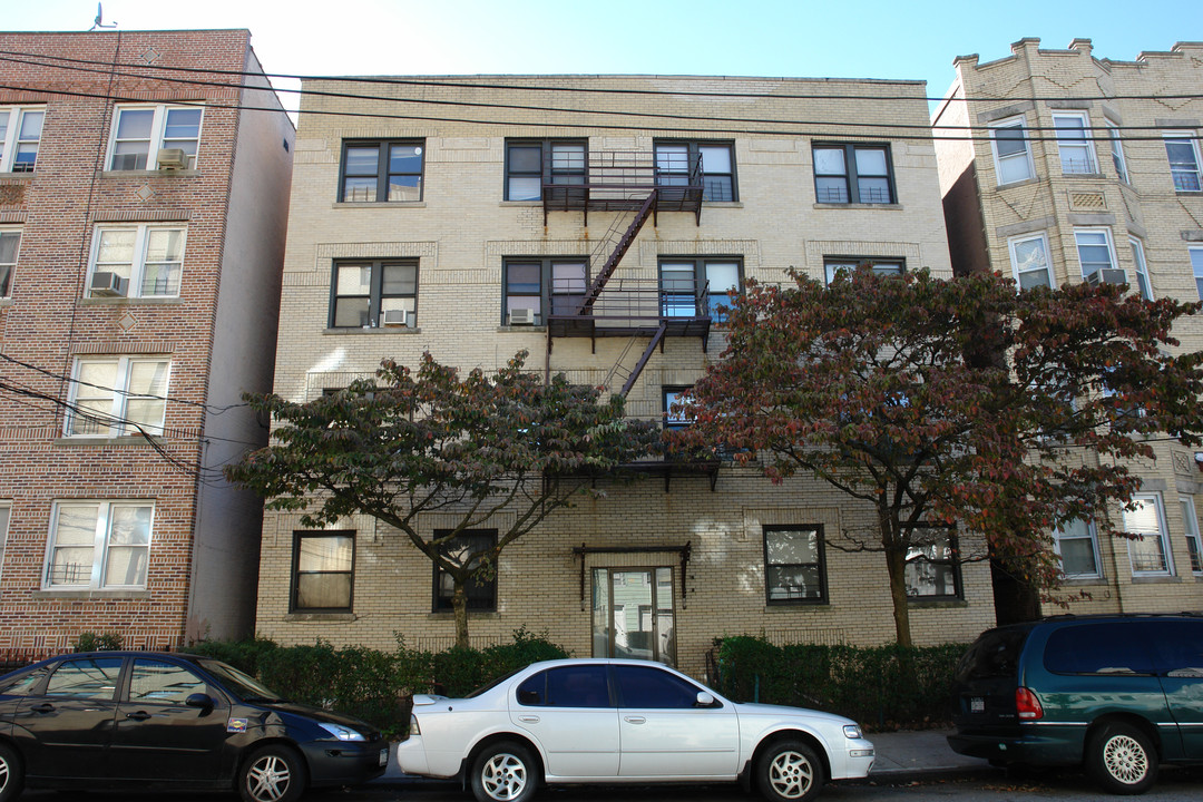 30 Loudoun St in Yonkers, NY - Building Photo