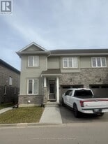 120 Vineberg Dr in Hamilton, ON - Building Photo