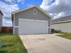 19310 Caymus Dr in Pflugerville, TX - Building Photo - Building Photo