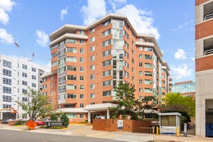 West View at Ballston Metro in Arlington, VA - Building Photo