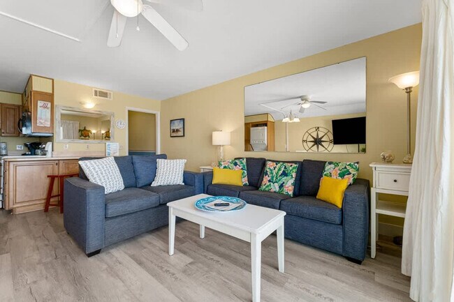 8743 Thomas Dr in Panama City Beach, FL - Building Photo - Building Photo