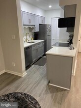5900 Surrey Hill Pl in Springfield, VA - Building Photo - Building Photo