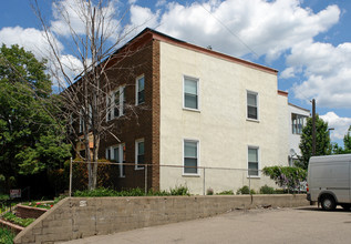 710 Pelham Blvd in St. Paul, MN - Foto de edificio - Building Photo