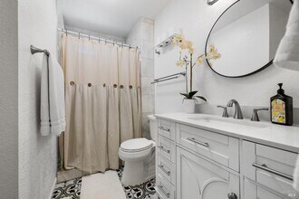 940 Baird Rd in Santa Rosa, CA - Building Photo - Building Photo