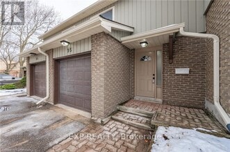 51-51 Paulander Dr in Kitchener, ON - Building Photo - Building Photo