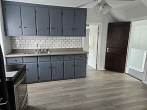 2042 Crescent Ave in Eau Claire, WI - Building Photo - Building Photo