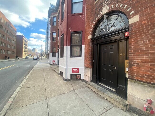 64 Louis Prang St, Unit 2 in Boston, MA - Building Photo - Building Photo