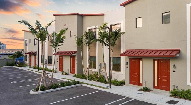 1001 NE 58th St in Oakland Park, FL - Building Photo - Building Photo