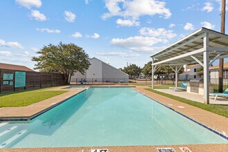 Hampton Townhomes in Crowley, TX - Building Photo - Building Photo