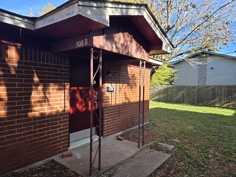 508 1st St, Unit B in College Station, TX - Building Photo