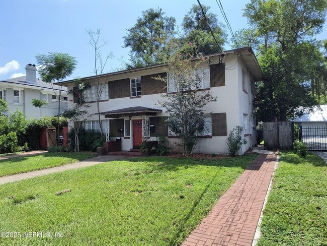 property at 3018 Oak St