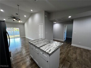 1106 Cape Coral Pkwy W in Cape Coral, FL - Building Photo - Building Photo