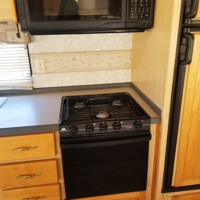 property at 218 W Carson St