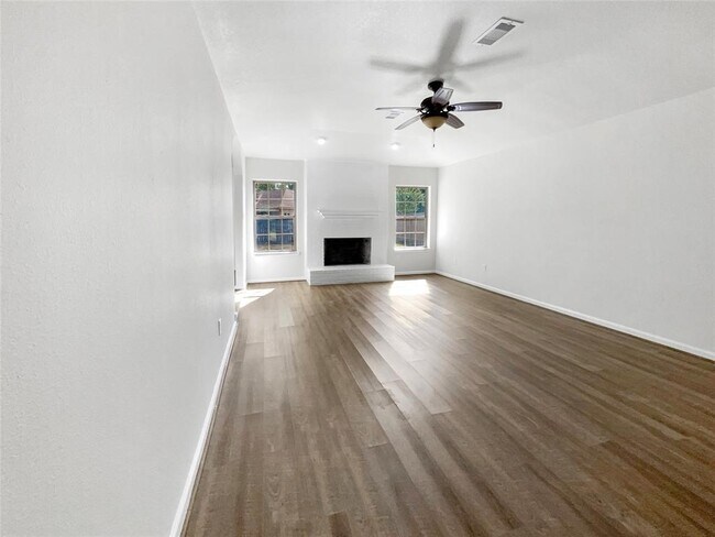 16126 Spinnaker Dr in Crosby, TX - Building Photo - Building Photo