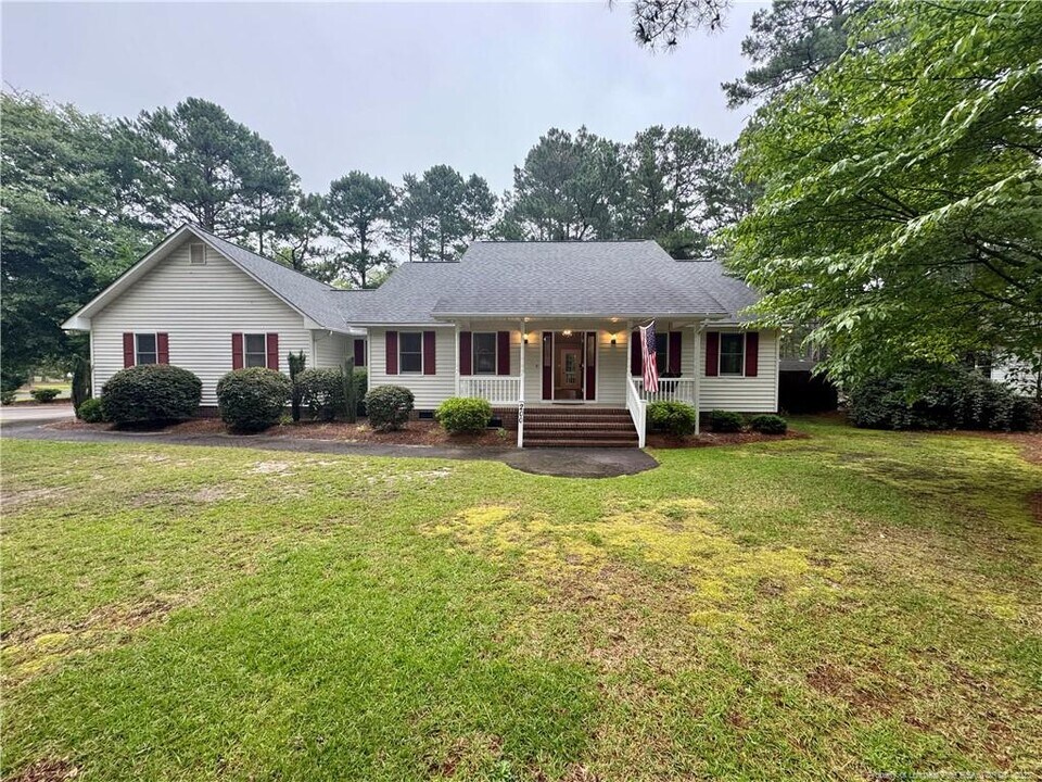200 Horseshoe Dr in Southern Pines, NC - Building Photo