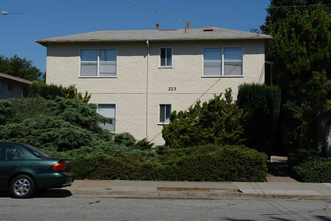 223 Villa Terrace in San Mateo, CA - Foto de edificio - Building Photo