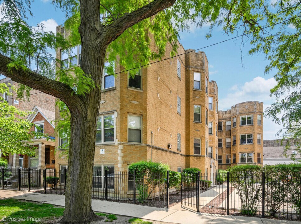 3019 W George St in Chicago, IL - Building Photo