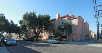 475 E Orange Grove Ave Apartamentos