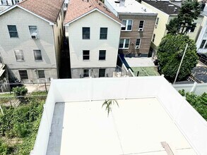 517 Liberty Ave in Jersey City, NJ - Building Photo - Building Photo