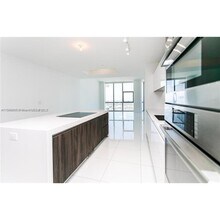 851 NE 1st Ave in Miami, FL - Building Photo - Building Photo