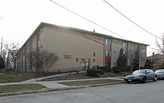 Pleasant Terrace in Milwaukee, WI - Building Photo
