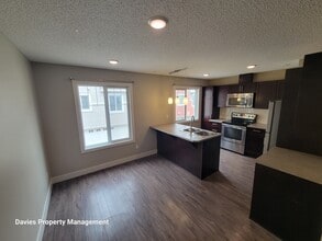 415 Clareview Rd NW in Edmonton, AB - Building Photo - Building Photo
