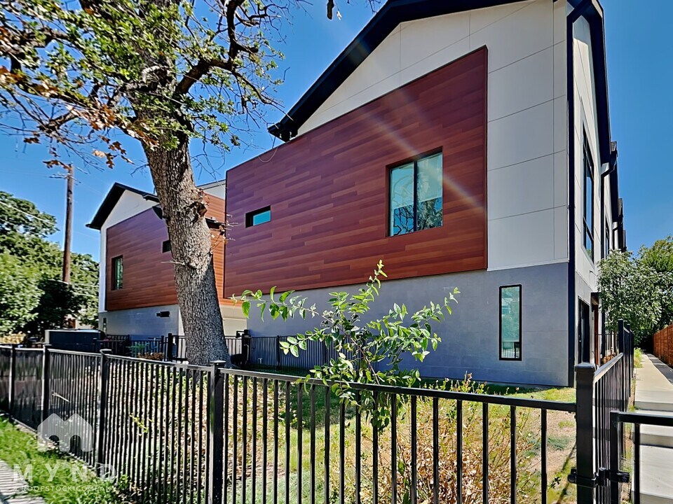 3880 Munger Ave in Dallas, TX - Building Photo