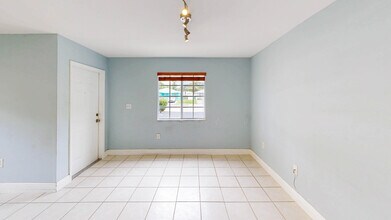 18712 SW 100th Ave in Cutler Bay, FL - Building Photo - Building Photo