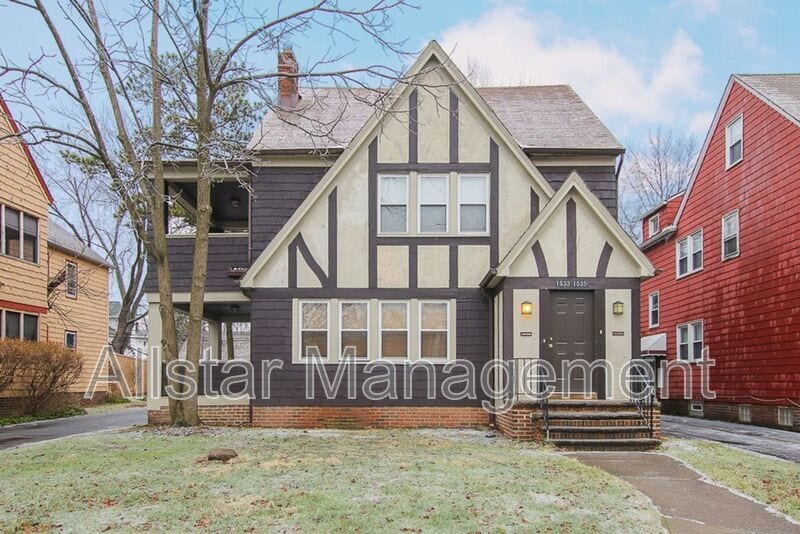 1533 Genesee Rd in South Euclid, OH - Building Photo