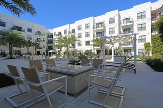 Beacon 430 in St. Petersburg, FL - Building Photo - Building Photo