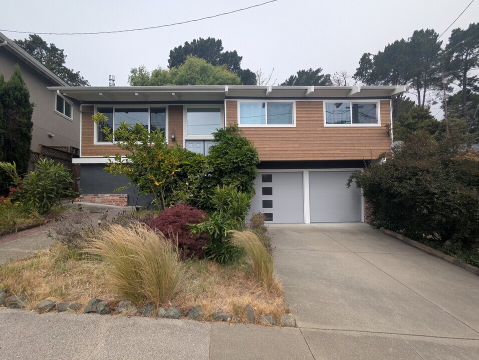 153 Madison Ave in San Bruno, CA - Building Photo