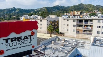 Vista Luxury Investments, LLC in Los Angeles, CA - Building Photo