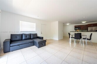 4147 Stirling Rd in Fort Lauderdale, FL - Foto de edificio - Building Photo