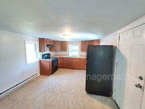 14 Edgewood Rd in Oakville, CT - Building Photo - Building Photo