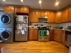 11 Leverett St, Unit 3 in Brookline, MA - Foto de edificio - Building Photo