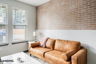 8511 Myslak Wy, Unit 8505-101 in Pensacola, FL - Building Photo