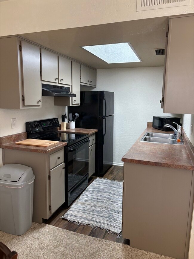 7502 E Carefree Dr, Unit Unit 204 in Carefree, AZ - Foto de edificio - Building Photo