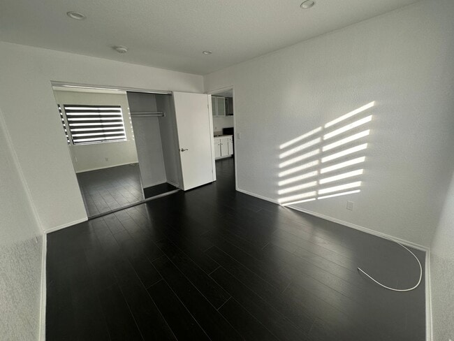 827 S Wilton Pl, Unit Unit 307 in Los Angeles, CA - Building Photo - Building Photo