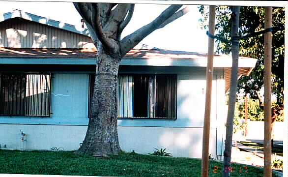 442 Parkside Ave in Ontario, CA - Building Photo