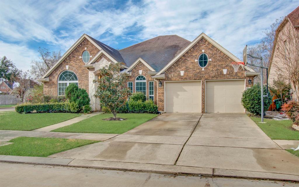 5230 Belle Manor Ln in Sugar Land, TX - Building Photo