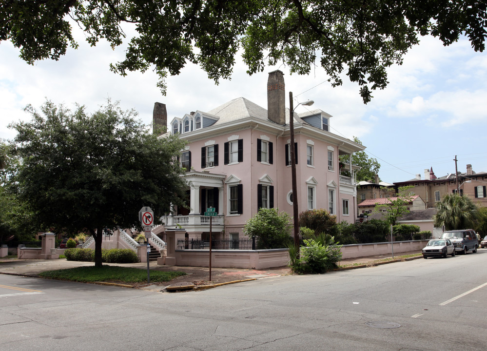 303 E Gaston St in Savannah, GA - Building Photo