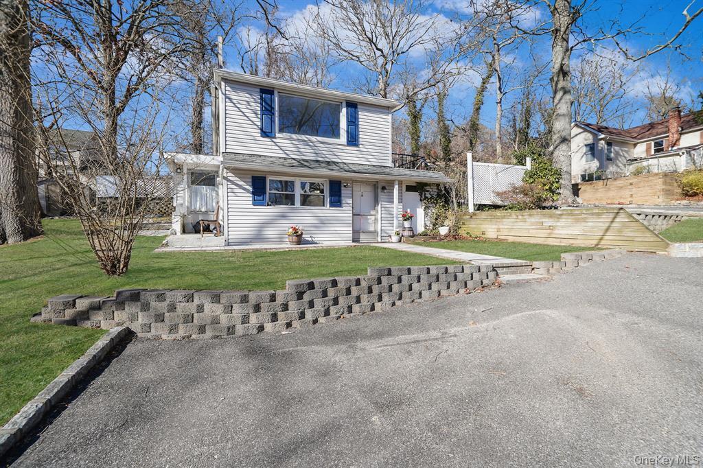 7 Yucca Rd in Rocky Point, NY - Building Photo