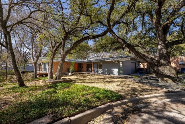 2605 La Ronde St in Austin, TX - Building Photo - Building Photo