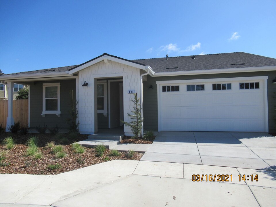 124 Deerbrush Ln in Lompoc, CA - Building Photo